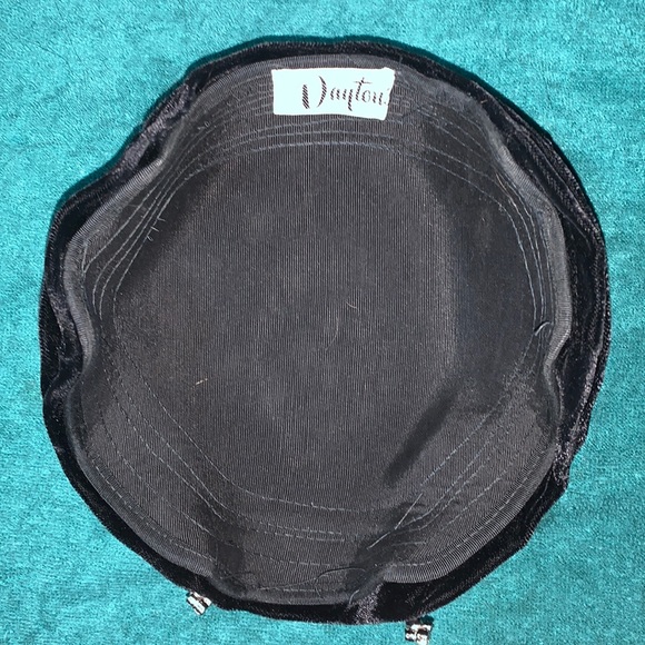 Vintage velvet hat from Daytons - Picture 6 of 10